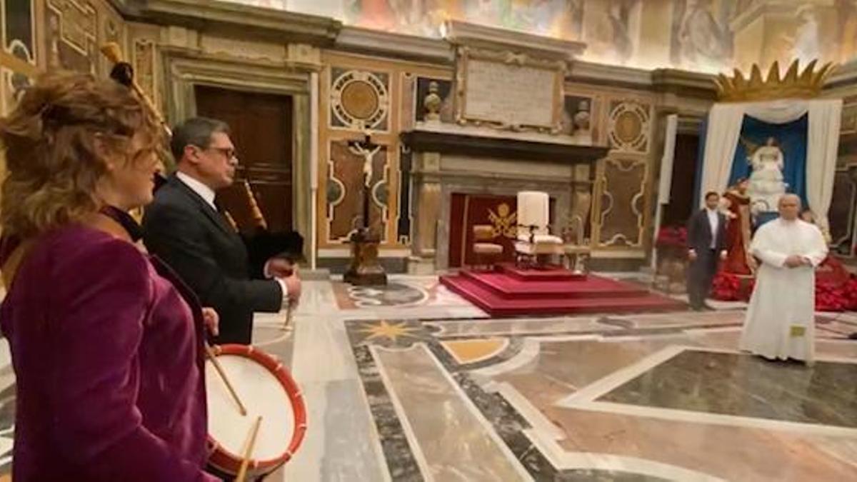 VÍDEO: El gaitero asturiano Hevia actúa ante el Papa León XIV: así fue su villancico en el concierto de Navidad del Vaticano