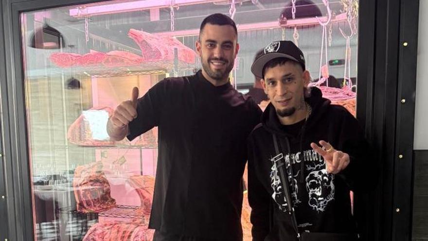 El Jincho junto al chef Miguel Zapata.