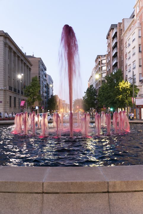 Existen fuentes de vino para beber, pero también ornamentales.