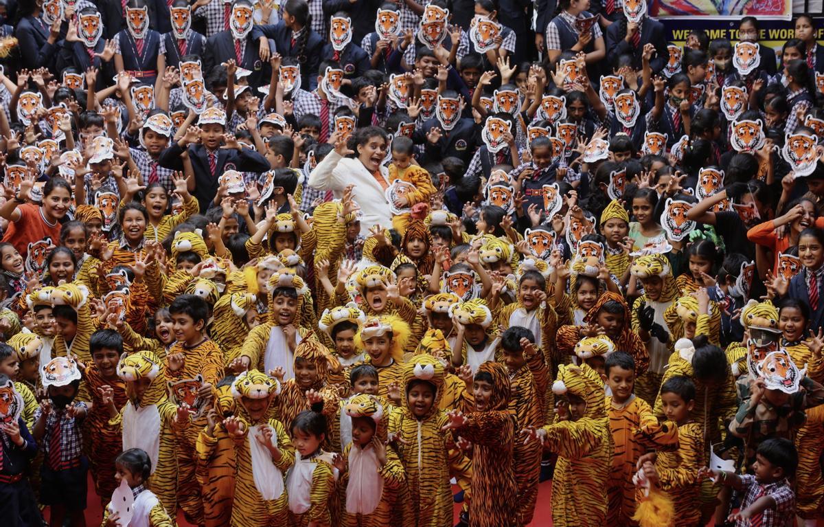 Escolares indios celebran el Día Mundial del Tigre