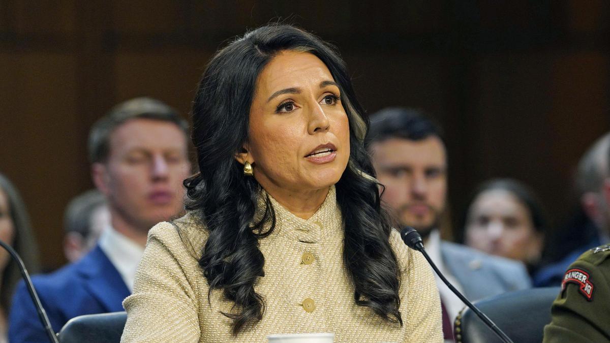 Tulsi Gabbard dimite como directora de Inteligencia del Gobierno de Trump
