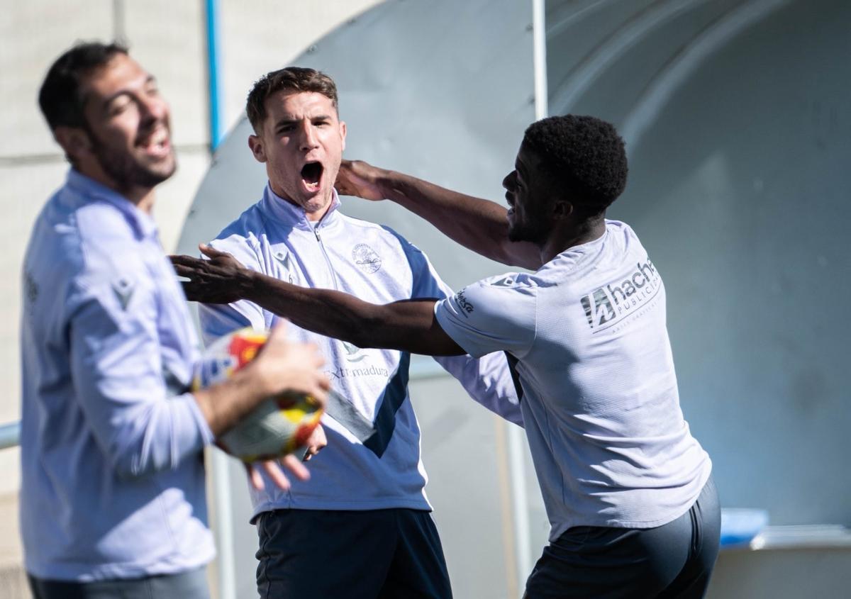 Jugadores del Coria en un entrenamiento de la presente semana.