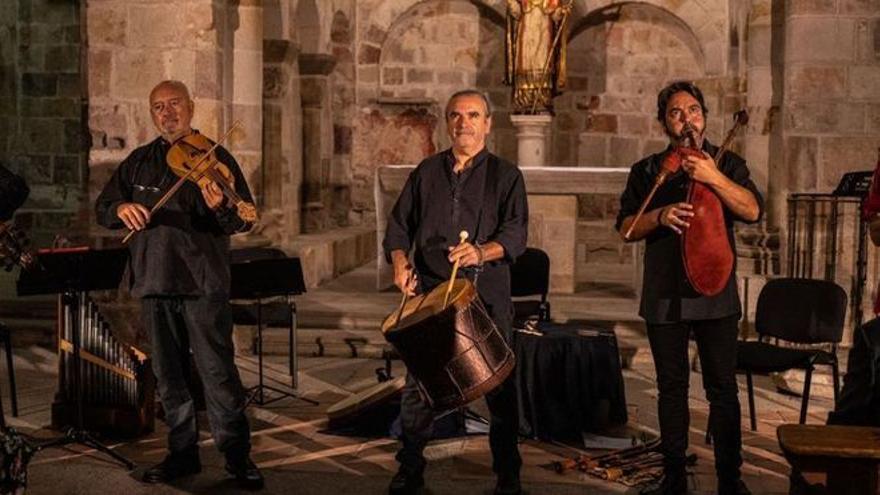 VÍDEO | El grupo Artefactum y el musicólogo Fernando Palacios ofrecen un singular recital en San Cipriano