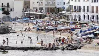 Un hombre muere ahogado en la playa de Port Bo de Palafrugell