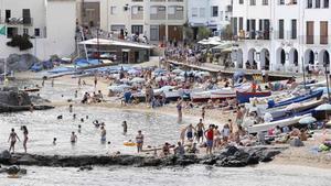 La playa del Port Bo de Calella de Palafrugell.