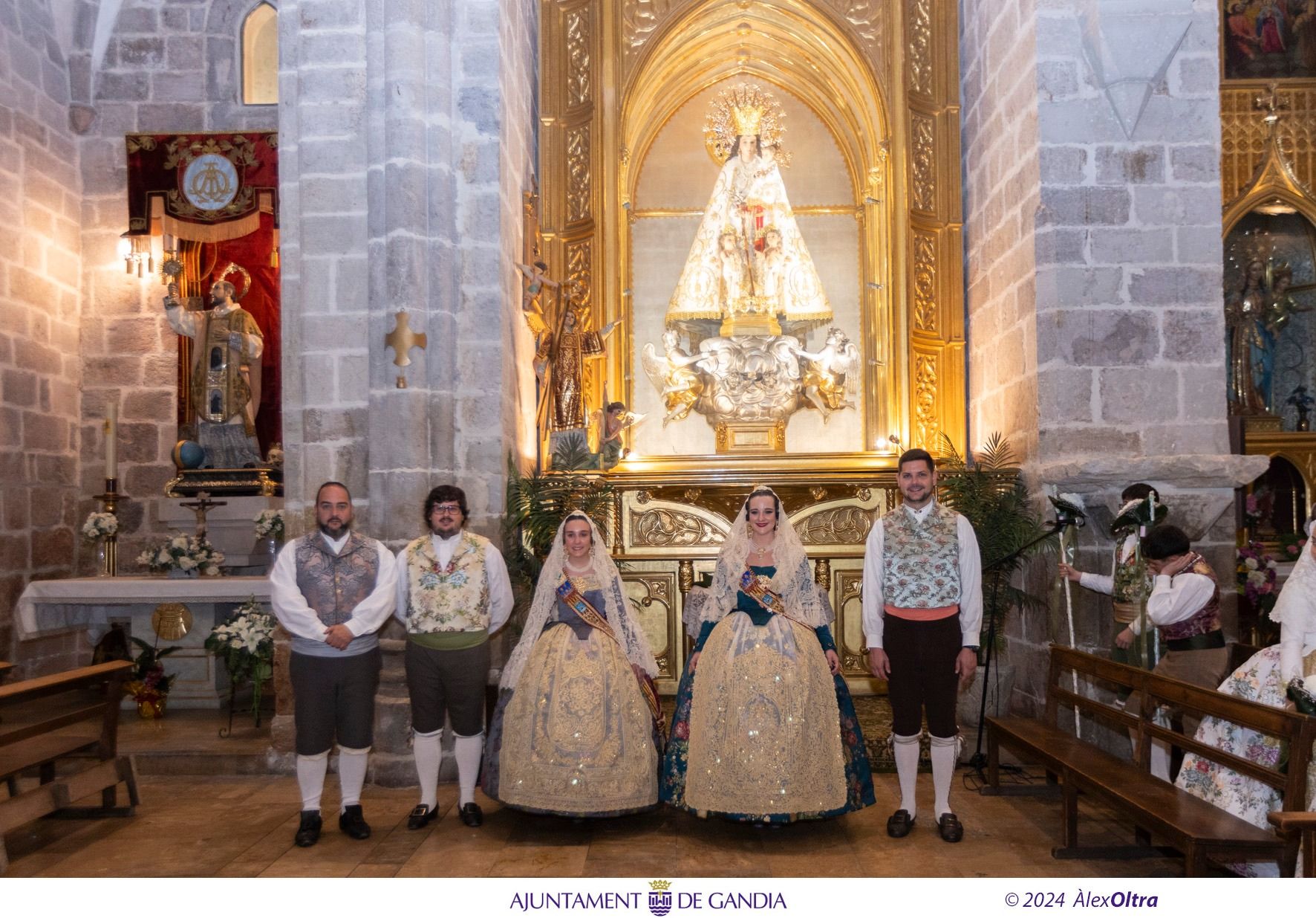 Bellas imágenes de la Ofrenda de las Fallas de Gandia