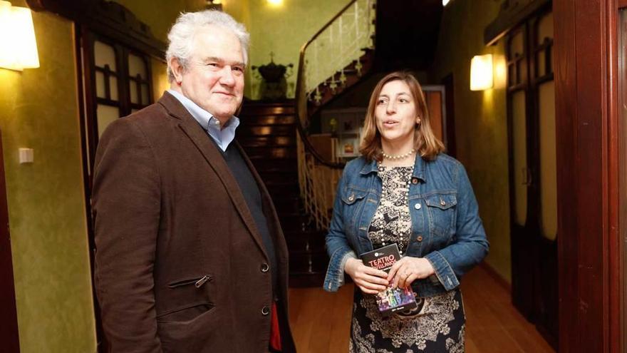 Ramón García Abello y Teresa Sánchez Rodríguez, ayer, en la Casa de la Palmera.