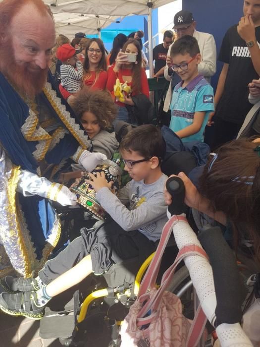 Los niños de Pequeño Valiente, con los Reyes Magos