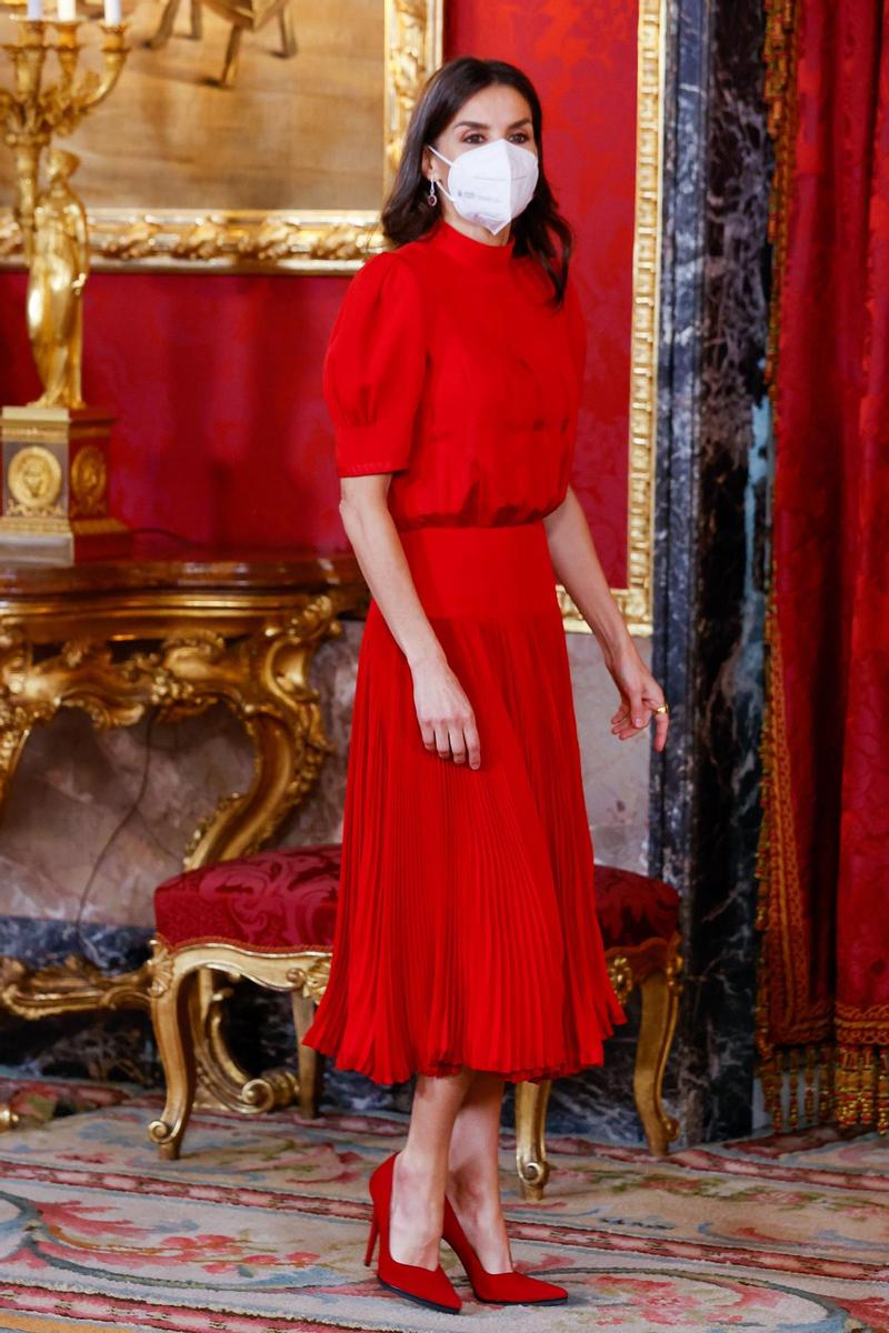 Los vestidos rojos de la reina Letizia, el color que mejor le sienta