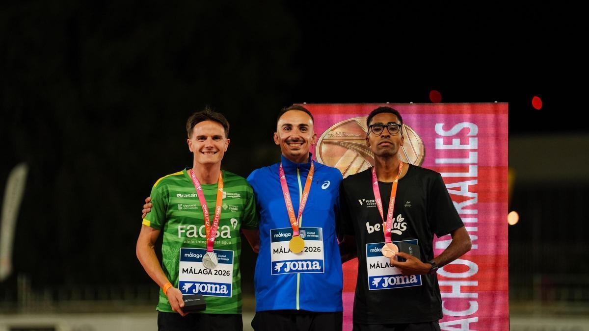 Eduardo Menacho, en lo más alto del podio del 5.000.