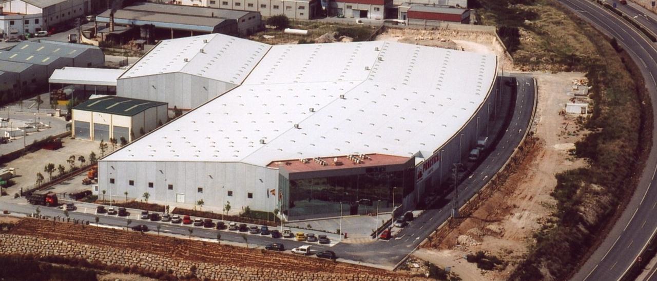 Nave de Llíria que acaba de alquilar Cecotec para ampliar sus instalaciones.