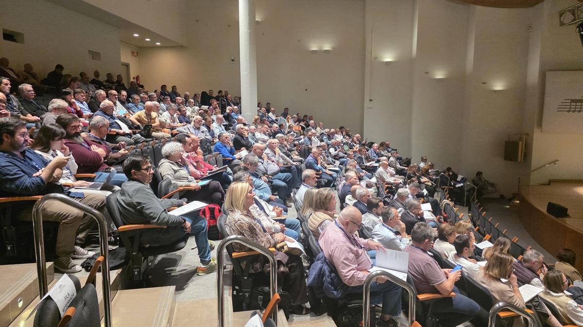 El Congreso mantiene, de momento, una abundante asistencia