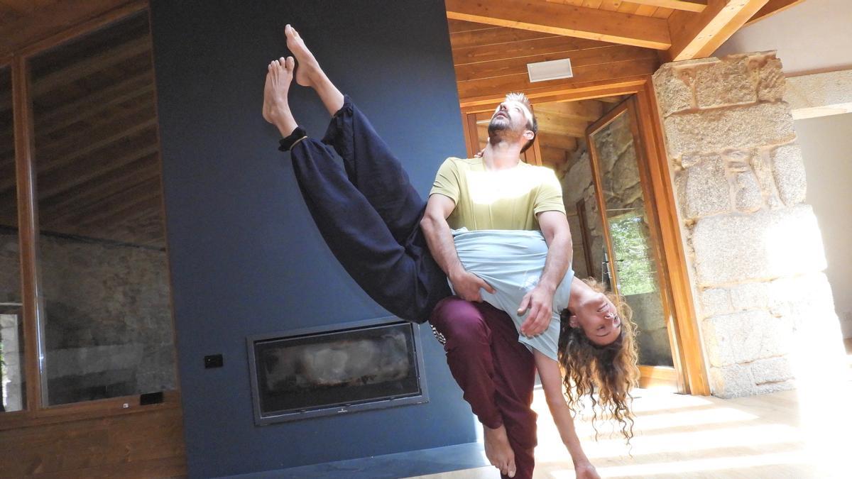 Carlos e Eva, ensayando en Amiadoso. //F. CASANOVA