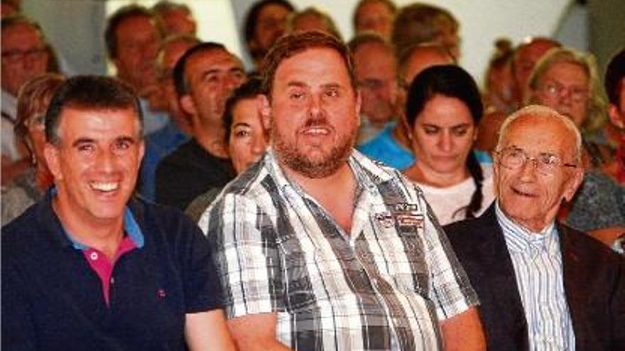 Salvador Sunyer (a la dreta), amb el candidat, Jordi Viñas, i el líder d&#039;ERC, Oriol Junqueras.