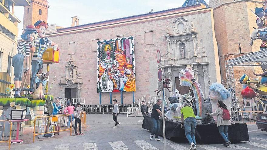 Burriana se viste de Fallas en la antesala del día grande de la &#039;plantà&#039;