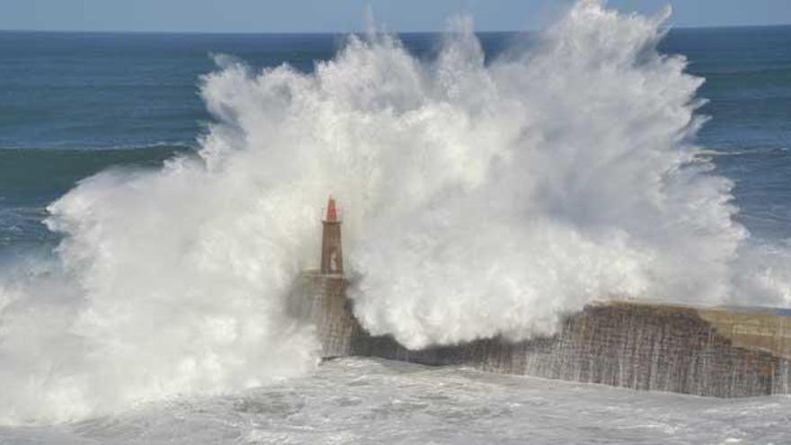 Asturias en alerta por olas