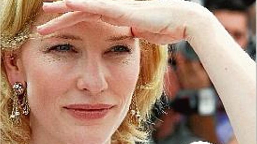 Cate Blanchett posa per als fotògrafs del festival de cinema.