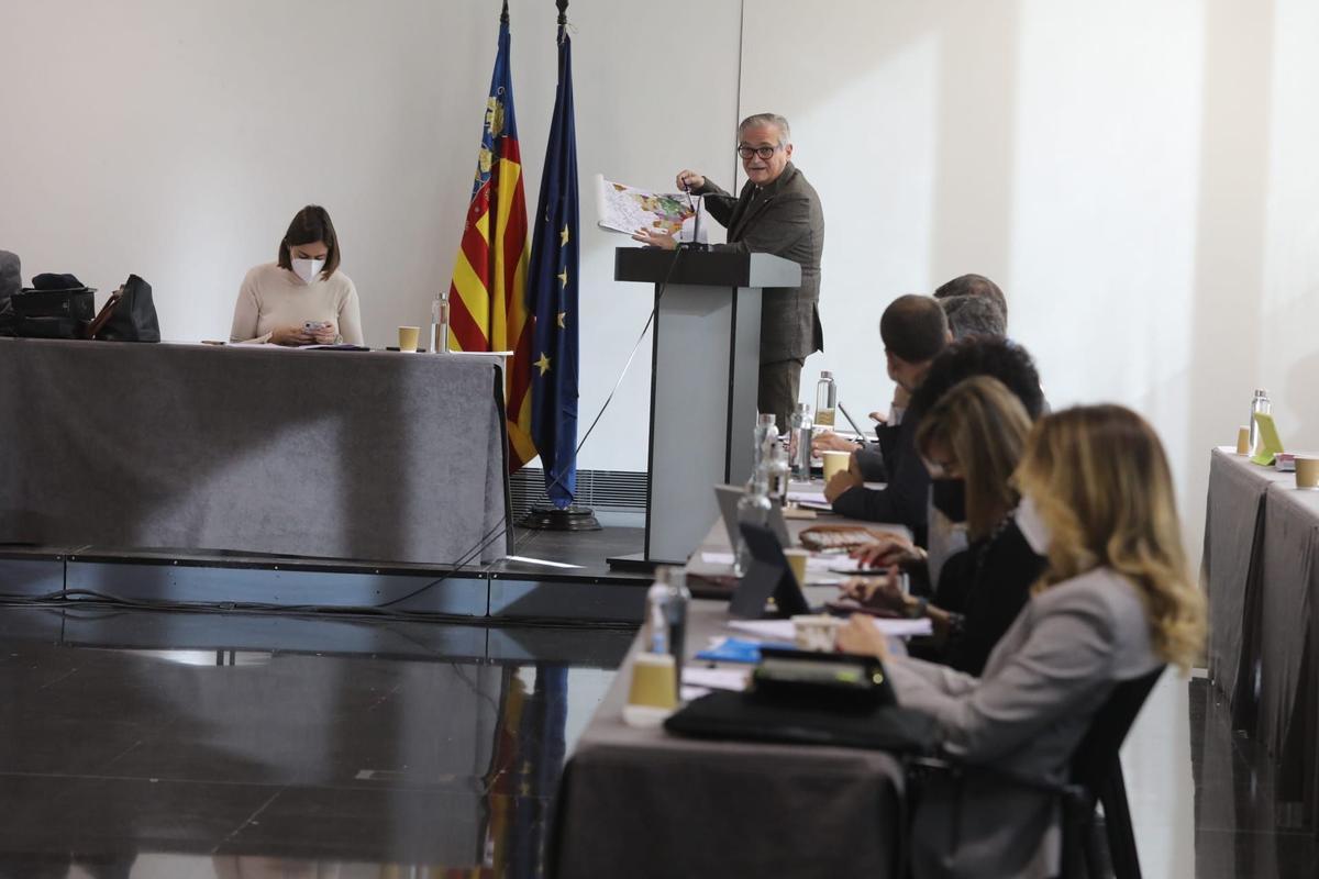 Juan Antonio Alberdi, en un pleno durante la pandemia