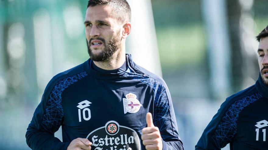 Andone, en un entrenamiento en Abegondo.