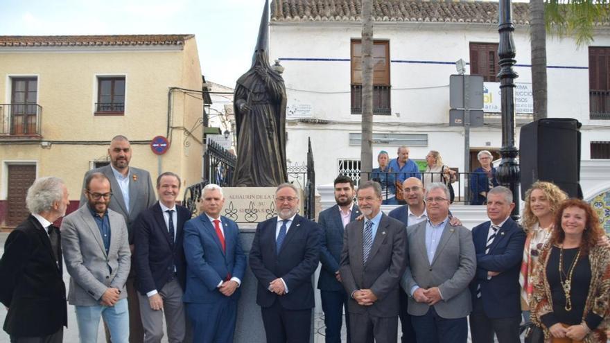 Alhaurín de la Torre rinde homenaje a la Semana Santa con un monumento