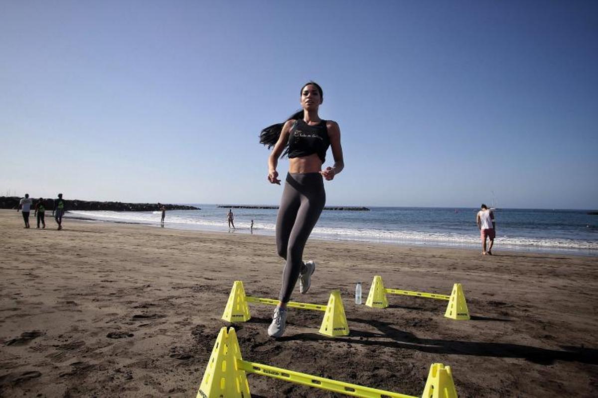 Las candidatas a Miss Universo España realizan actividades en la playa de Fañabé Las candidatas a Miss Universo España realizan actividades en la playa de Fañabé