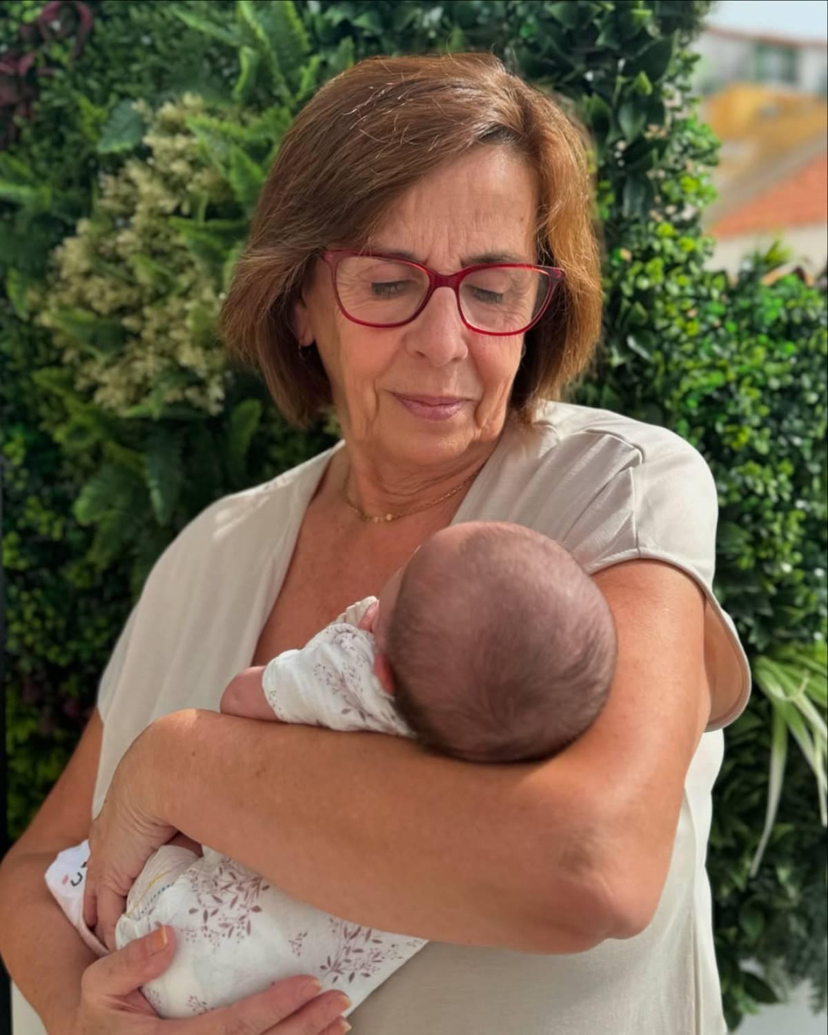 Merchi, la madre de Anabel Pantoja, con su nieta Alma