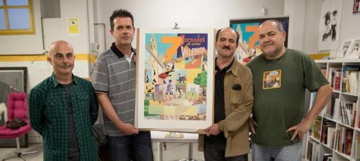 Carlos Ciurana, José Vicente Pellicer, Daniel Torres y MacDiego sostienen el cartel de la séptima edición de las Jornadas.