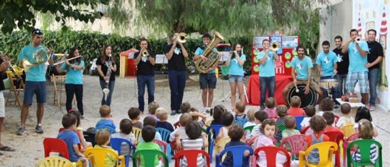 Una multinacional americana respalda el proyecto educativo de la Escoleta del Llombo