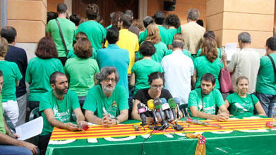 Los docentes y sindicatos, este domingo en rueda de prensa.