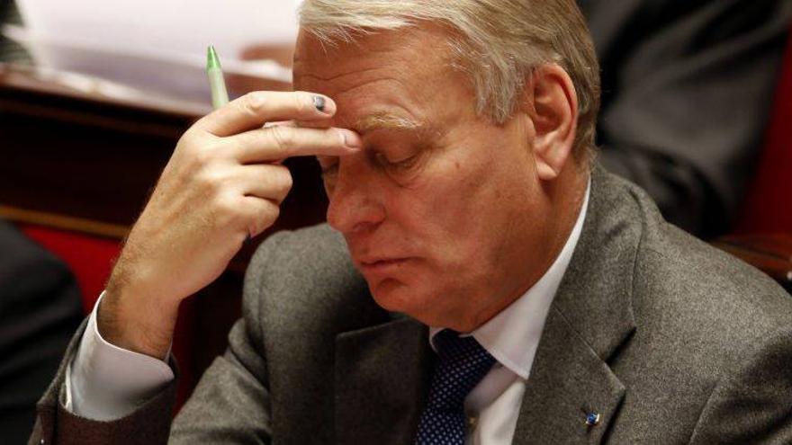 Ayrault subraya su determinación para continuar ante las demandas de relevo