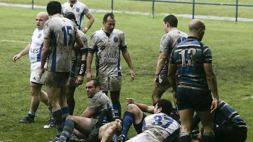 Los jugadores del Belenos en el partido ante el Sant Cugat.