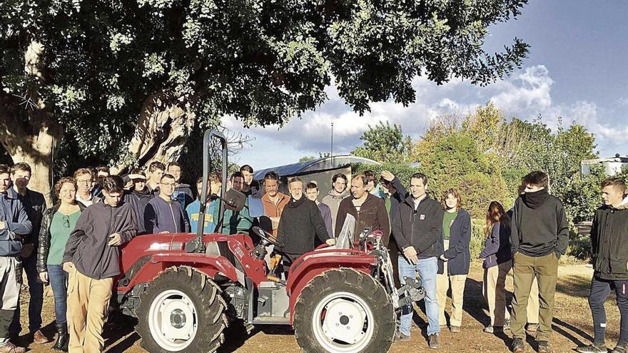 Un dels tractors ha estat per a l&#039;IES Josep Sureda i Blanes, que imparteix cicles formatius de la família agrària.