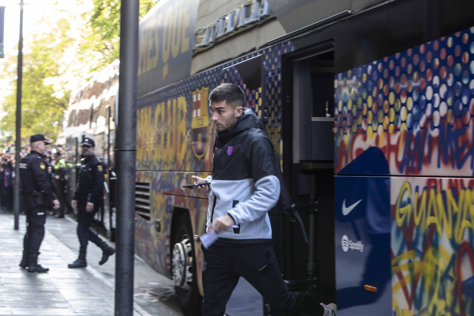 Gran expectación en Alicante por la llegada del Barça