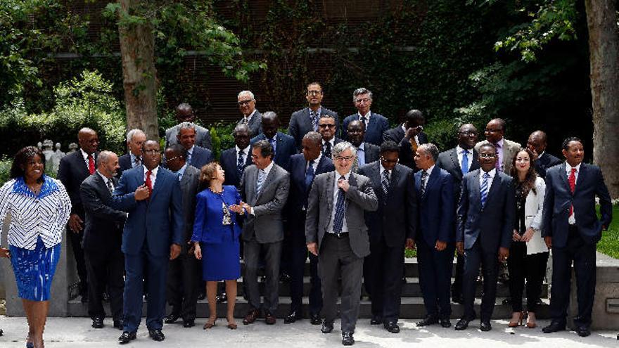 Foto de familia de los embajadores y miembros del Consejo Diplomático de Casa África, ayer en Madrid.