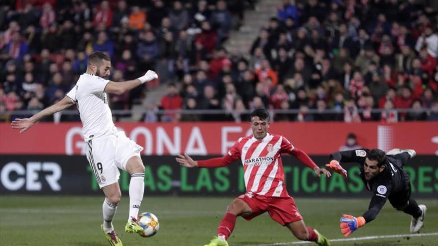 Benzema lidera el plácido pase del Madrid a las semifinales