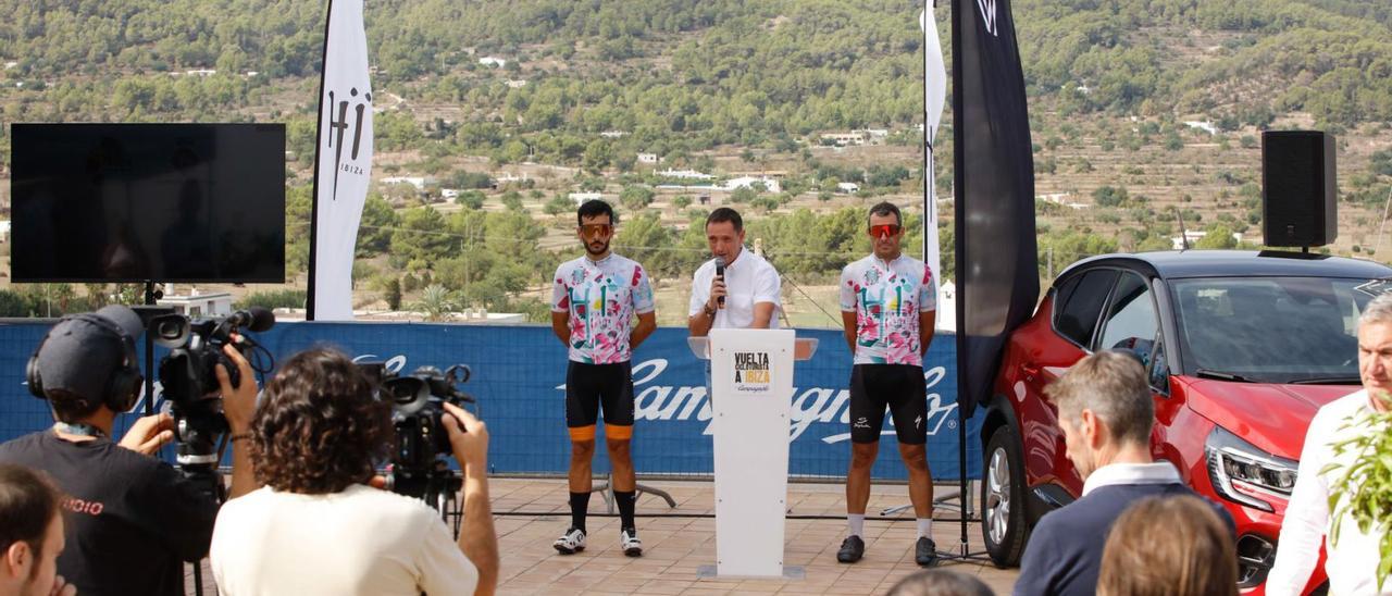 La Vuelta Cicloturista a Ibiza se presentó este miércoles en Sant Agustí con récord histórico de mujeres.