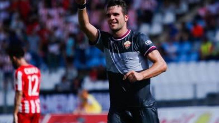 Álvaro celebra de esta manera su primer gol como jugador franjiverde.