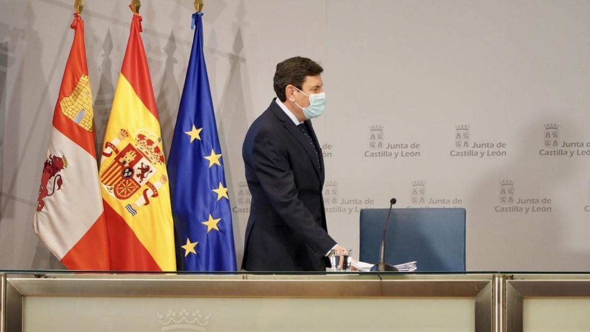 El portavoz en funciones, Carlos Fernández Carriedo, antes de comenzar la rueda de prensa. | Leticia Pérez - Ical