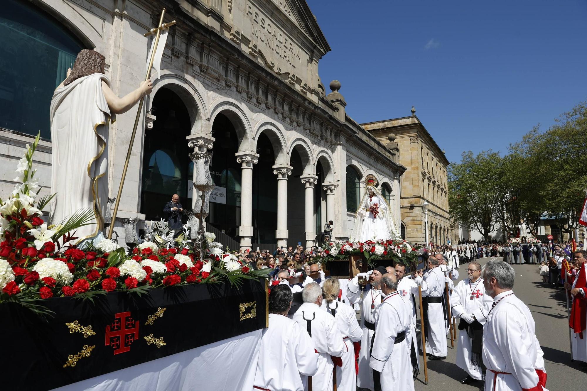 Así fue la procesión del Encuentro del Domingo de Resurrección en Gijón (en imágenes)