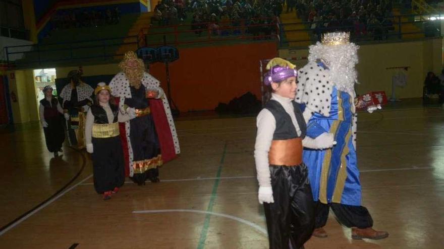 El pabellón de Coirón registró un gran ambiente para recibir a los Reyes Magos. // Noé Parga