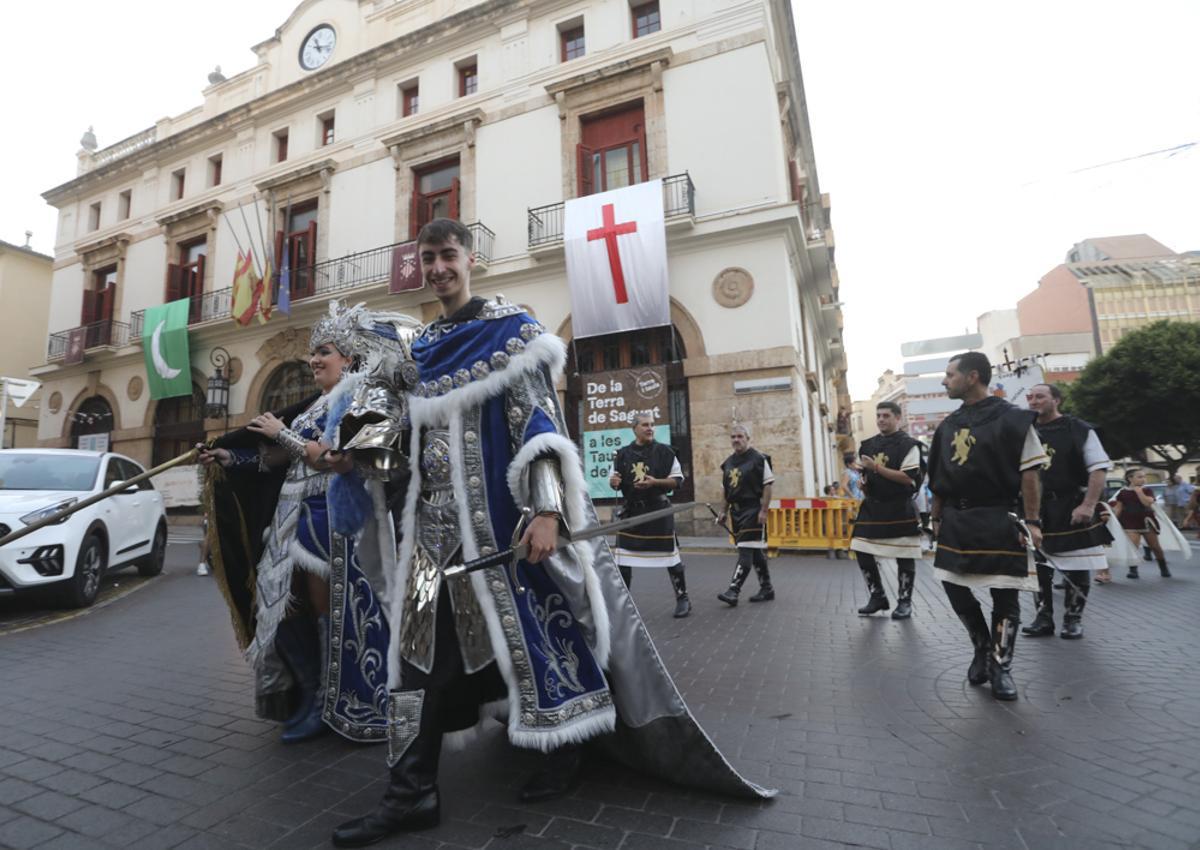 Los Moros y Cristianos de Sagunt rinden homenaje a Vicente Vayà