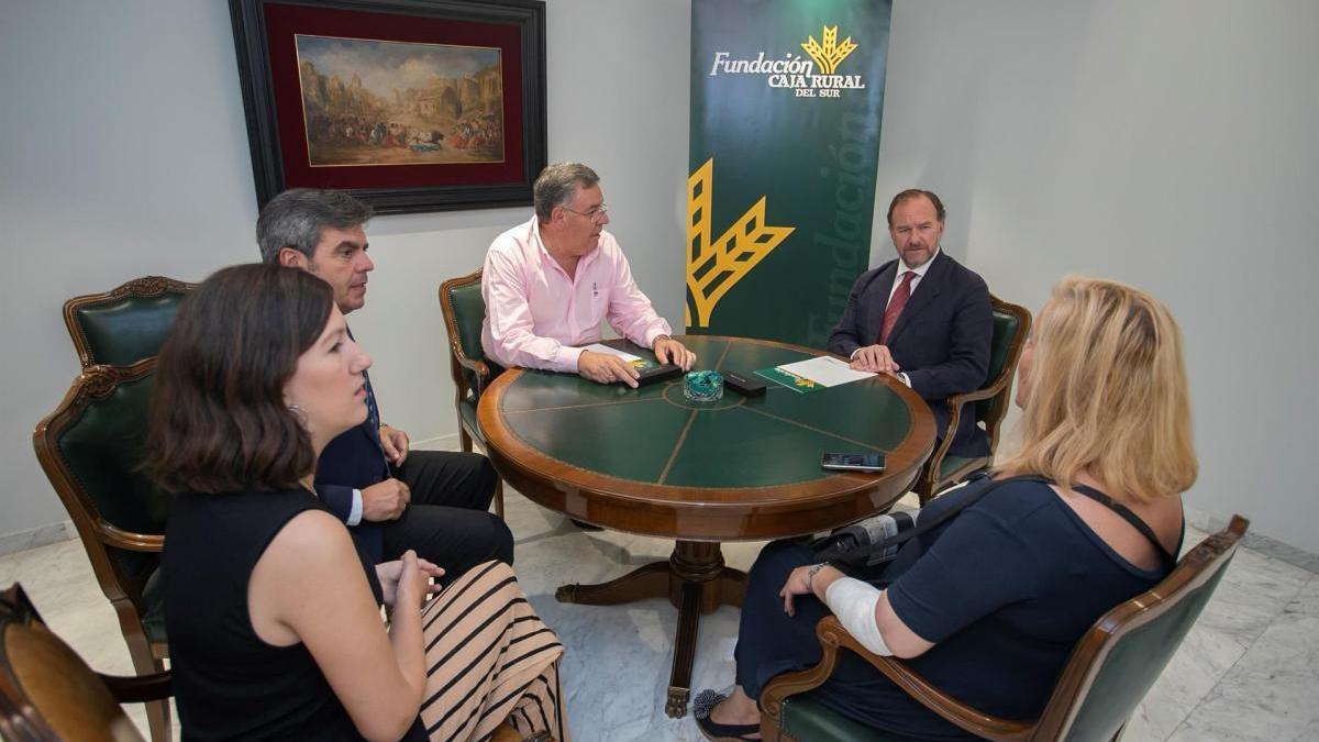 Fundación Caja Rural del Sur apoya la labor que realiza en Córdoba la Asociación contra el Cáncer