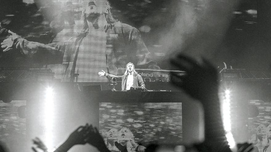 Guetta ofreció su único gran show en España en Alicante. // Efe
