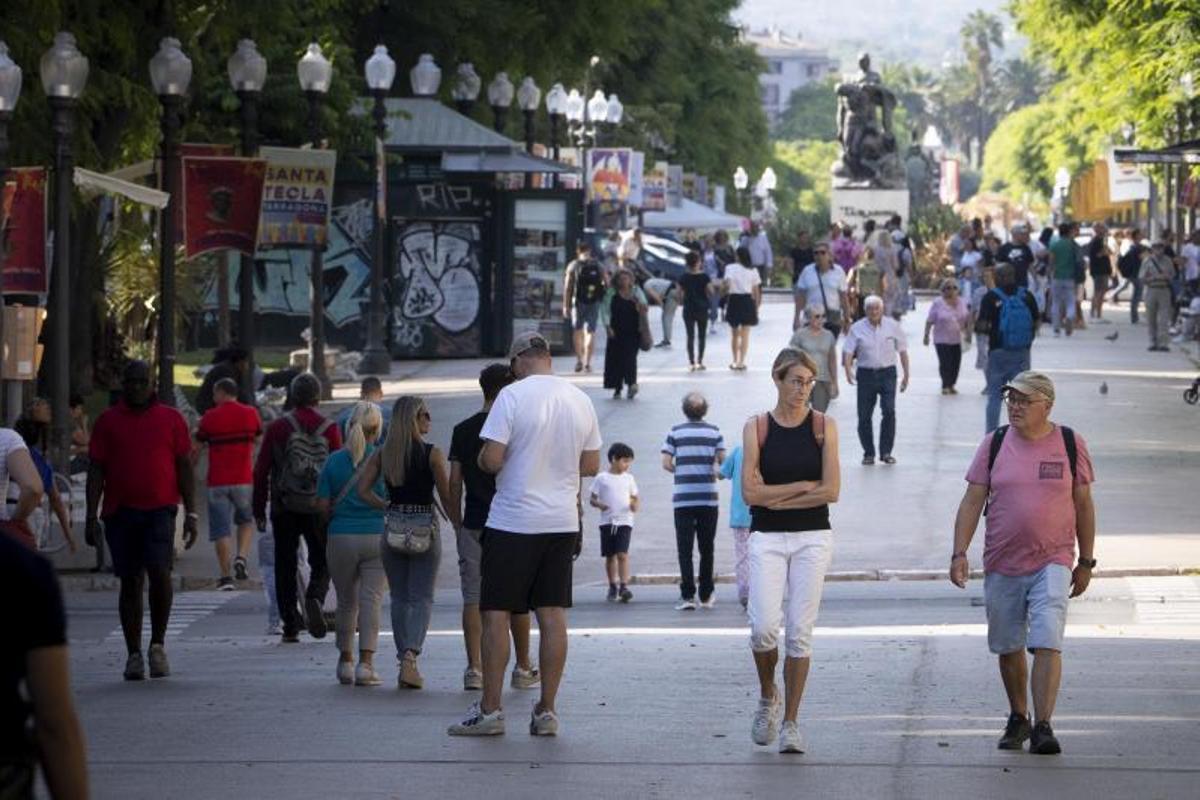 La Rambla Nova es una de las arterias principales de la ciudad de Tarragona. La Rambla Nova es una de las arterias principales de la ciudad de Tarragona.