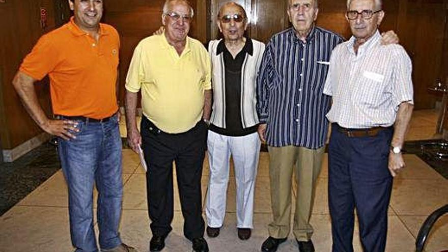 Los expresidentes Casas, Prieto y Costa, junto a Antonio de Avila (segundo derecha).