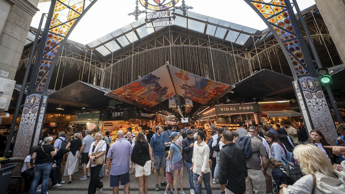 Ambiente en el mercado de la Boqueria, en una imagen de archivo.