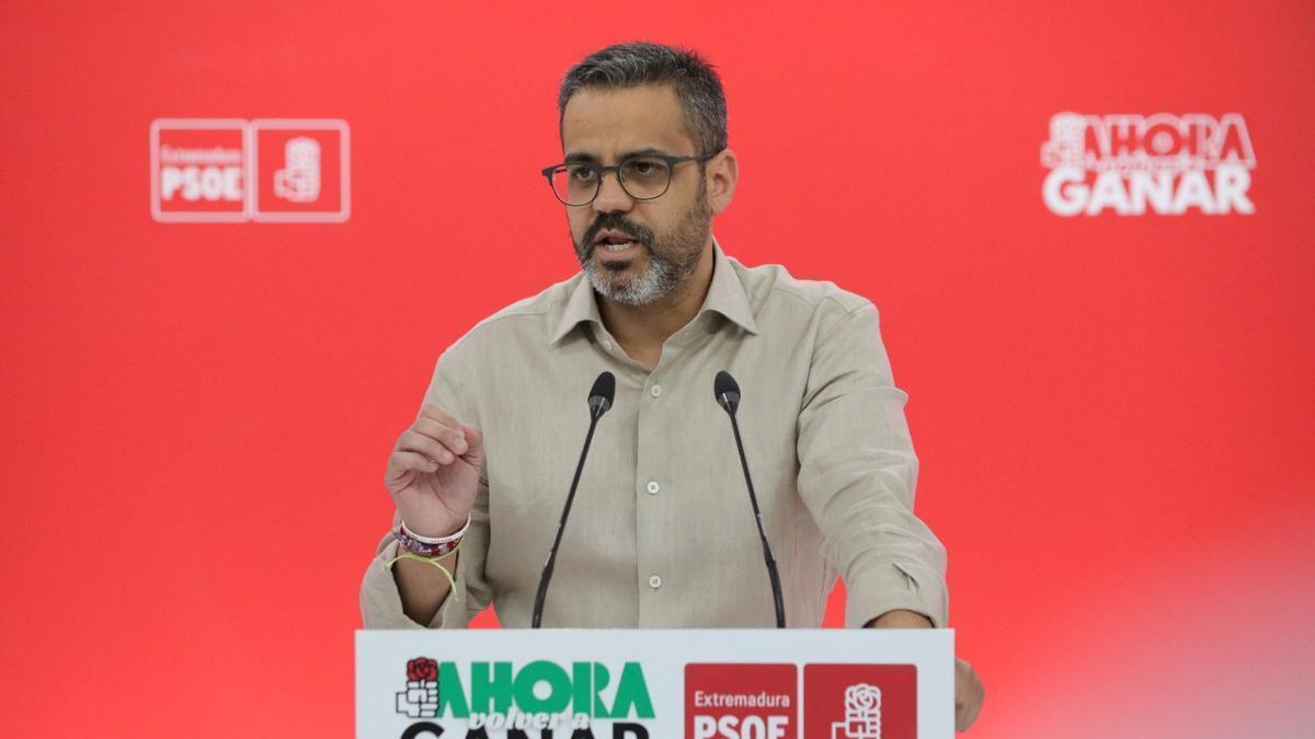 El portavoz del PSOE extremeño, Manuel González Andrade, este lunes.