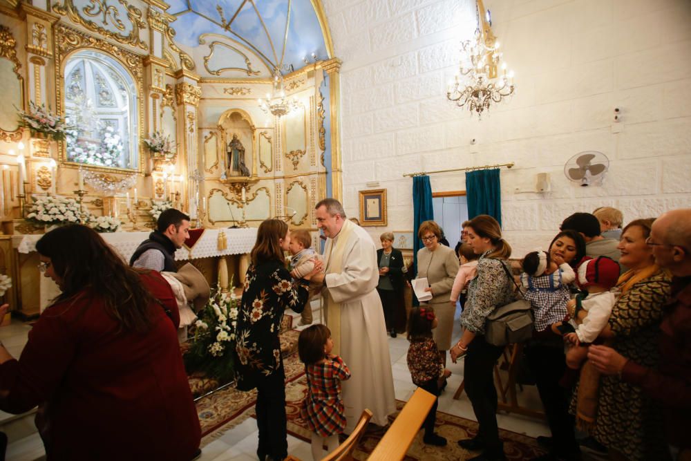 Bendición de los bebés en Santa Pola