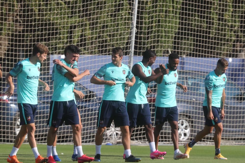 El Levante abre el entrenamiento a los medios