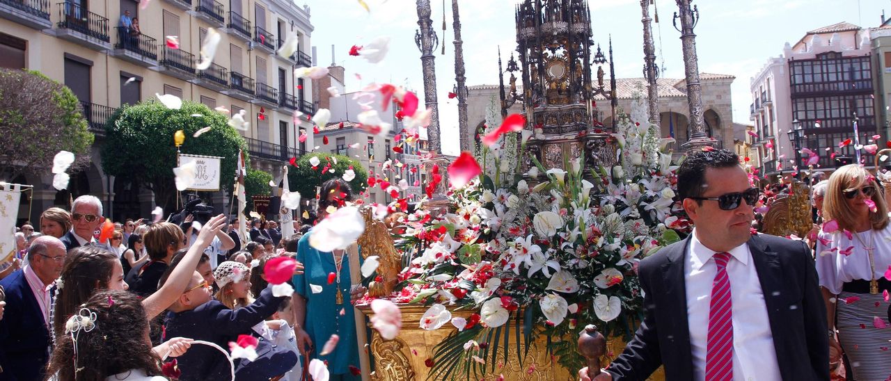 Procesión del Corpus en la Plaza Mayor hace unos años